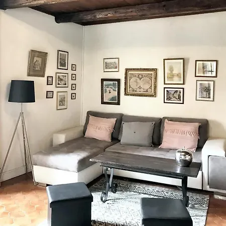 Maison Familiale Avec Piscine Partagee A