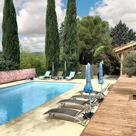 Maison Familiale Avec Piscine Partagee A *
