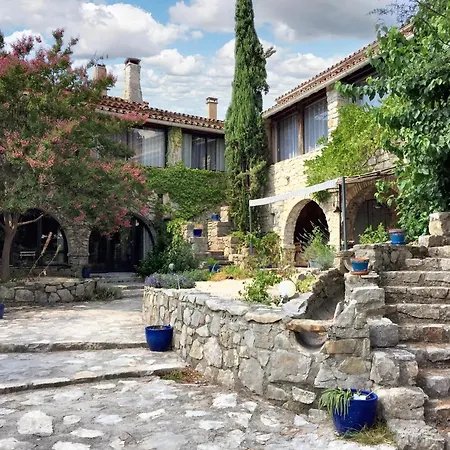 Holiday home Maison Familiale Avec Piscine Partagee A Saint-Andre-de-Cruzieres