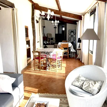 Maison Familiale Avec Piscine Partagee A Holiday home Saint-Andre-de-Cruzieres